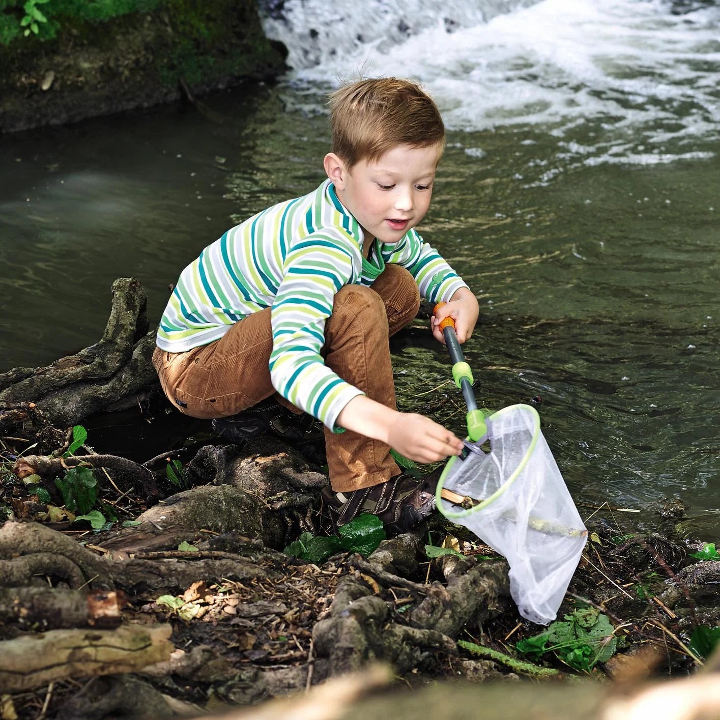 Terra Kids - Scoop Net with Sturdy Adjustable Handle - Great for Land & Water